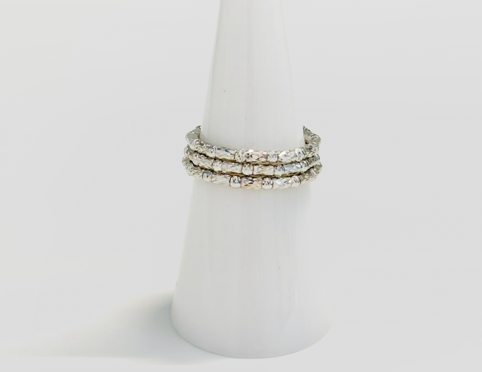 18K White Gold Spiral Ring with Diamond-Cut Bars